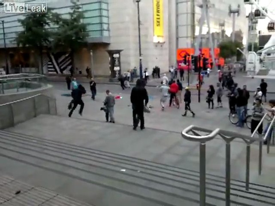 Aufnahmen von der Manchester Arndale-Center Being Heute Abend geplündert.