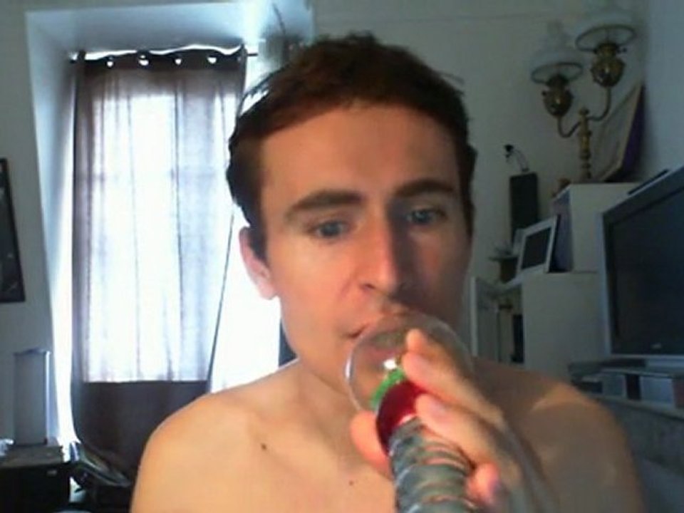 Wiwi égratigne "flying high" de Captain Hollywood Project