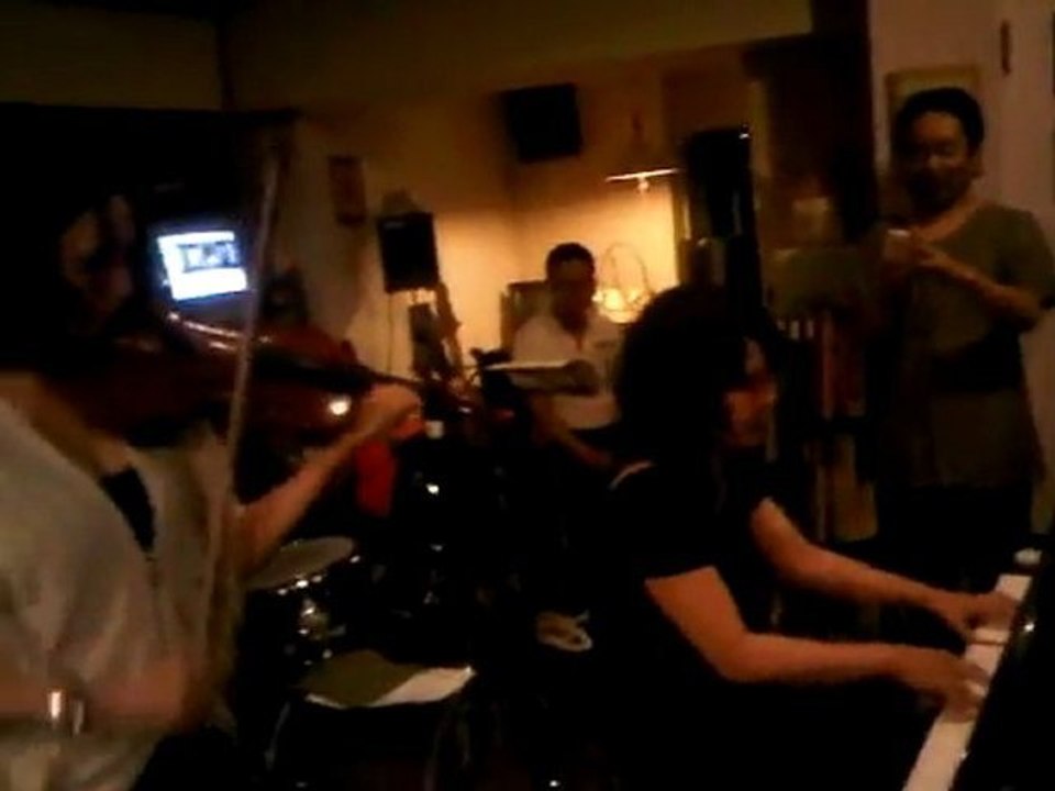 Nice moment, a mother and her daughter playong together... Piano and violin !