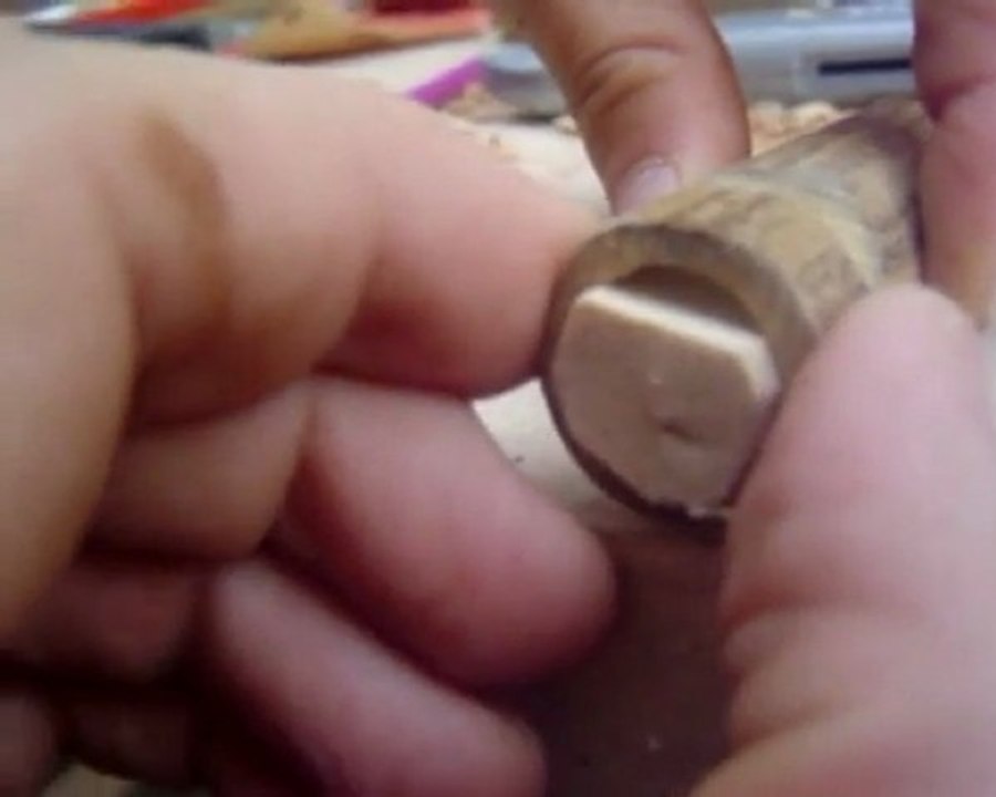 Fabrication de sifflets en bambou pour le millénium de la Co