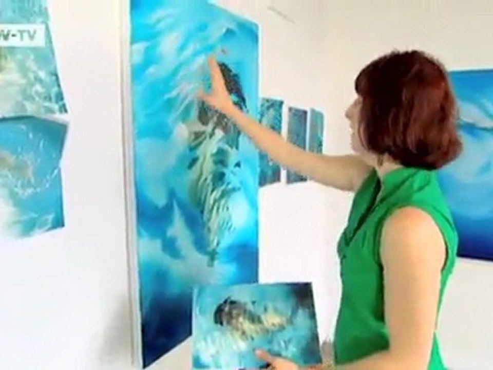 Swimming Pool Paintings by Sarah Harvey | Video of the day