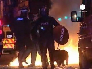 GB: interpellation de plus d'un millier de personnes par...