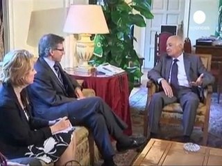 Arab states step up pressure on Syria's Assad