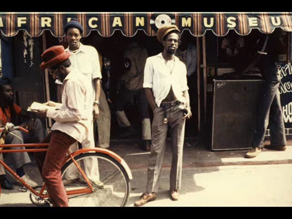 Gregory Isaacs - Tune In - Live - 18 August 1982