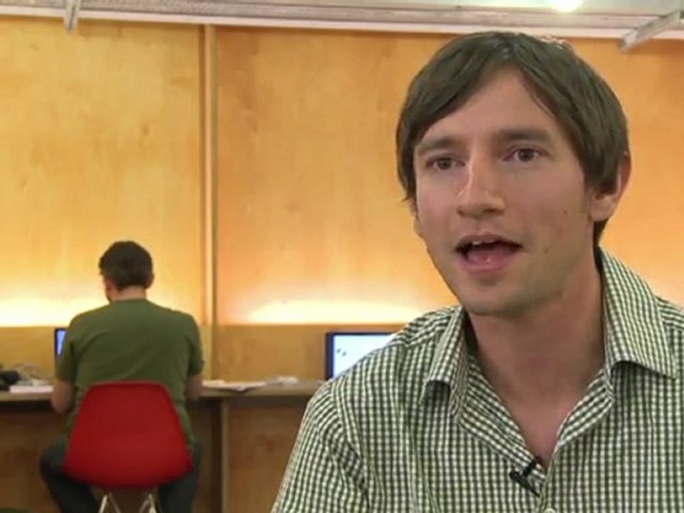 Cyber expert says BlackBerry key to British rioters