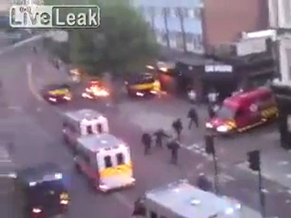 Metropolitan Police Jankel gepanzerte Fahrzeuge auf ihrem ersten operativen Einsatz 8. August, '11