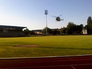 Un hélico se pose au stade !