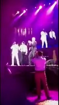 Shahrukh Khan, Akon and Boris Becker dance on Chammak Challo Hero Honda Event [London 08/2011]