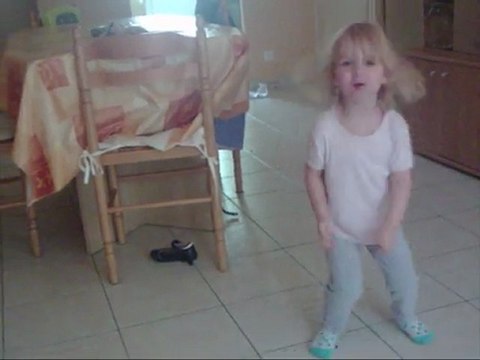 célia qui dance MOUSSIER TOMBOLA - LOGOBITOMBO