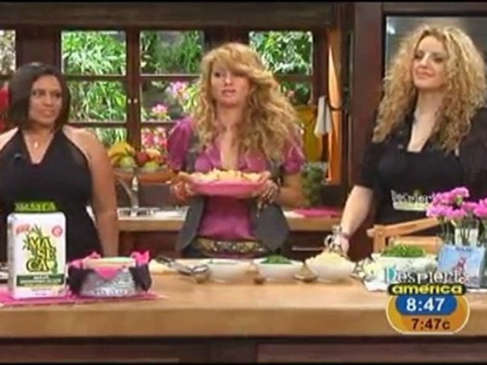 Paulina Rubio cocina con Maseca