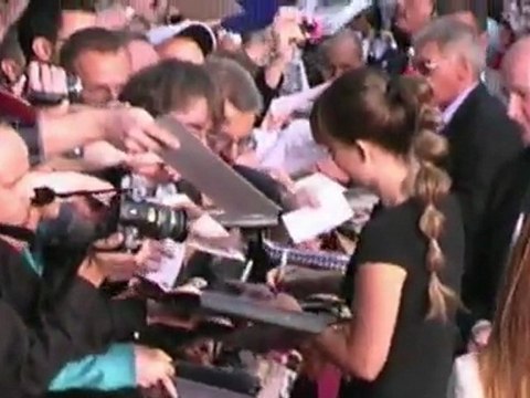 Olivia Wilde Stands Out at Cowboys And Aliens Premiere