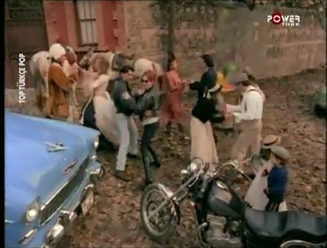 Demet Sağıroğlu - Arnavut Kaldırımı