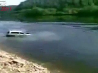 Trunkenheit am Steuer mit einem Auto in den See