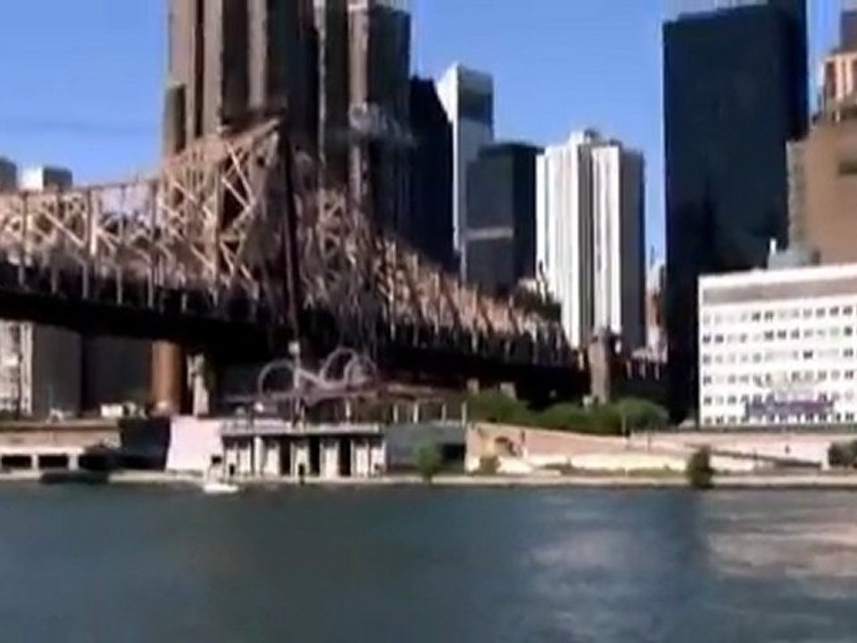 Paddle board craze hits New York.
