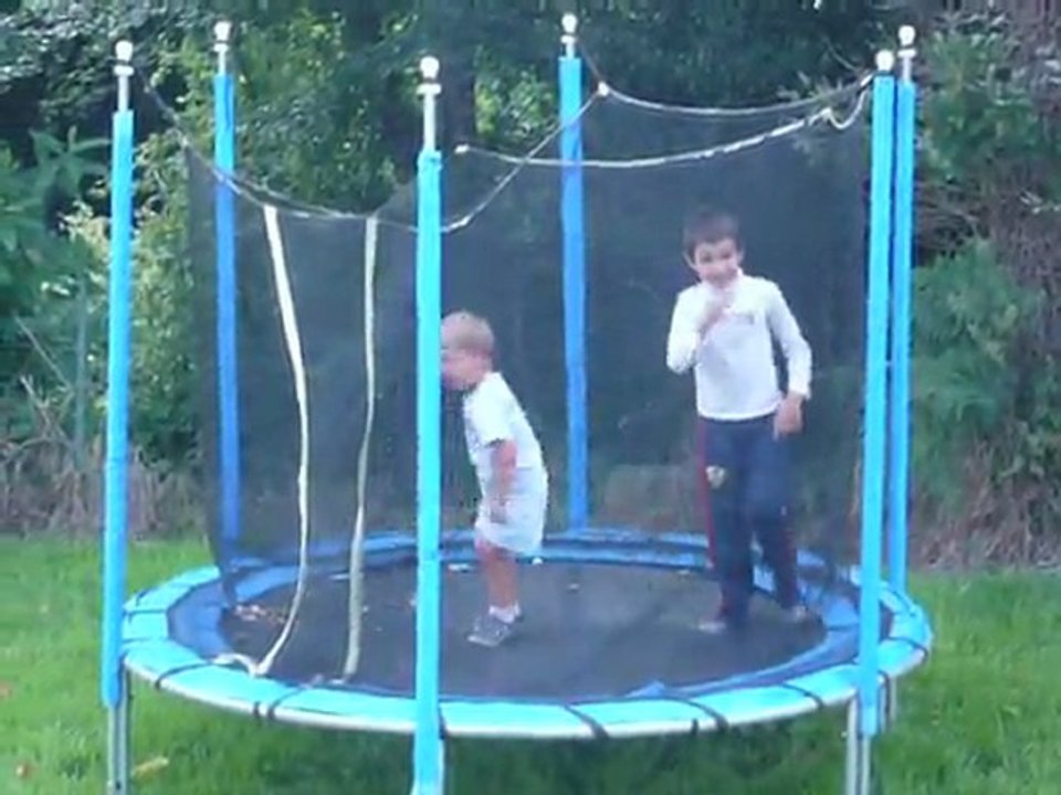 titouanSauteTrampoline