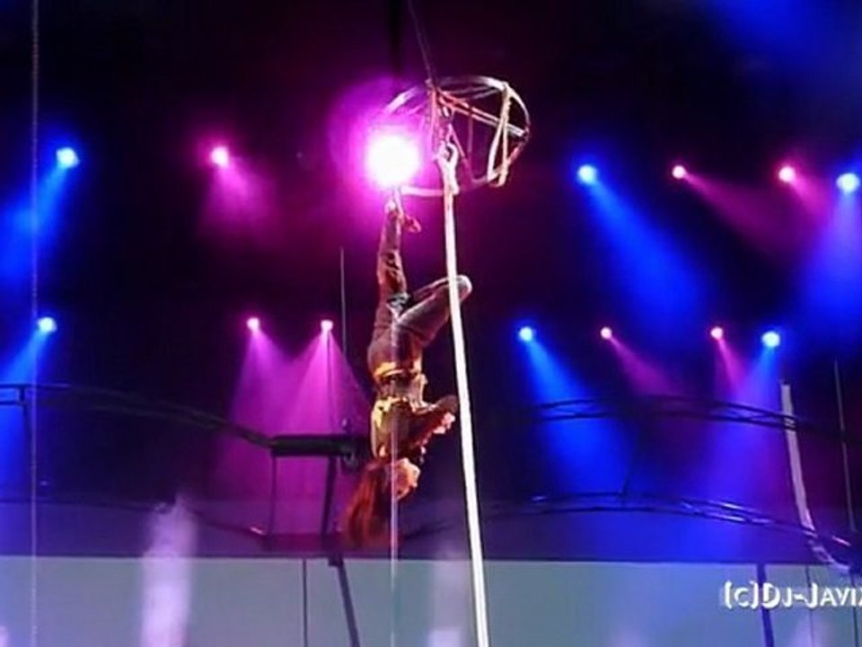 SALIMA-vertical rope-presents-Art agency Valentino