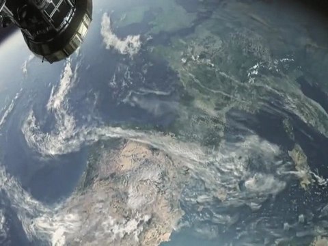 Iniesta et Casillas font bouger le Monde !