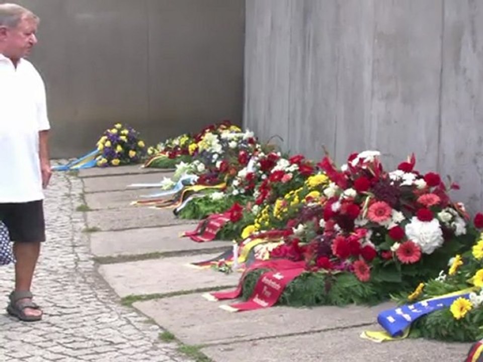Germans recall Wall memories