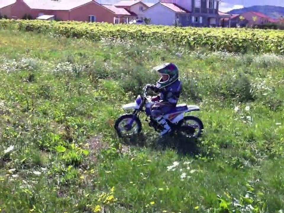 Ca roule bien et avec un essai debout lol !!!!