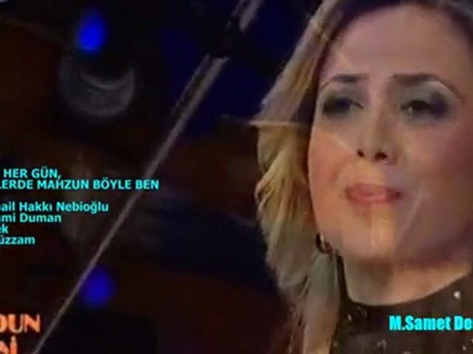 Beklerim her gün, bu sahillerde mahzun böyle ben (Derya Bozkurt)