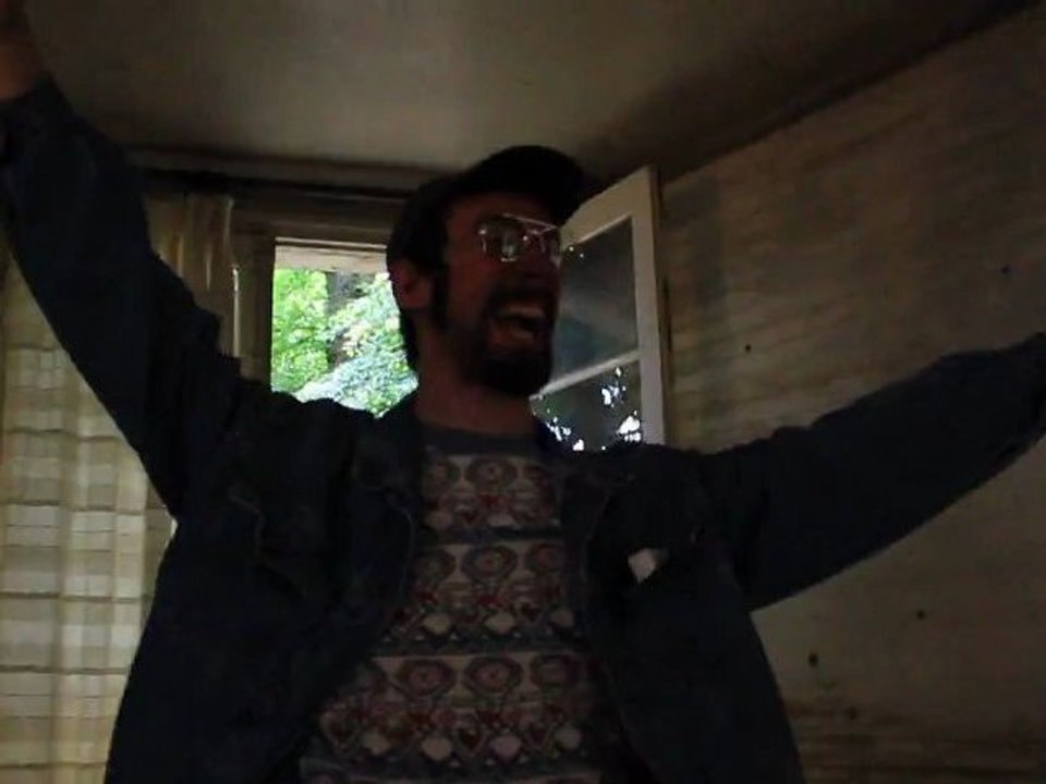 Buzz On The Rocks - Spikey Saloon (Clip)