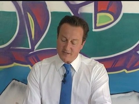 Cameron declares war on gangs