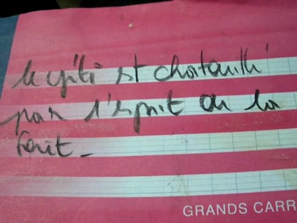 le yéti est chatouillé par l'esprit de la forêt