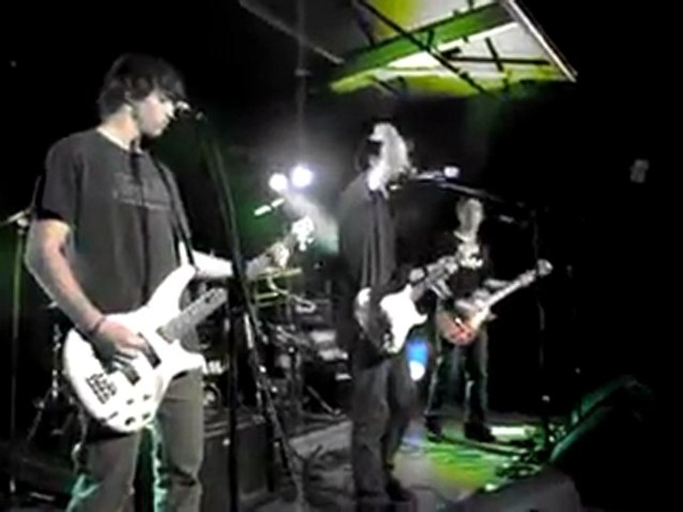 Buzz On The Rocks - Kenavo (1ère partie de Cyclope)