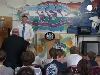 GB: Cameron propone educazione contro la violenza