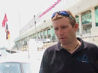 El mayor barco solar del mundo ancla en Hong Kong