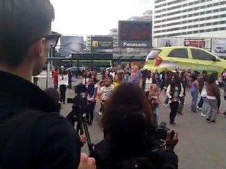 12 aug 2011 Flashmob Schiphol Body Language