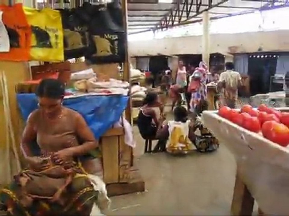 HELL VILLE - NOSY BE - MADAGASCAR 2011 - YouTube