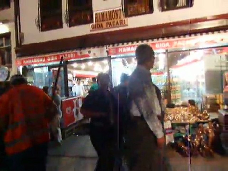 Hamamönü Meydan.(Bakkal adem. ciğerci. Fırın.Yıkılan çarşı yeri )ekleyen Haluk Balaban.