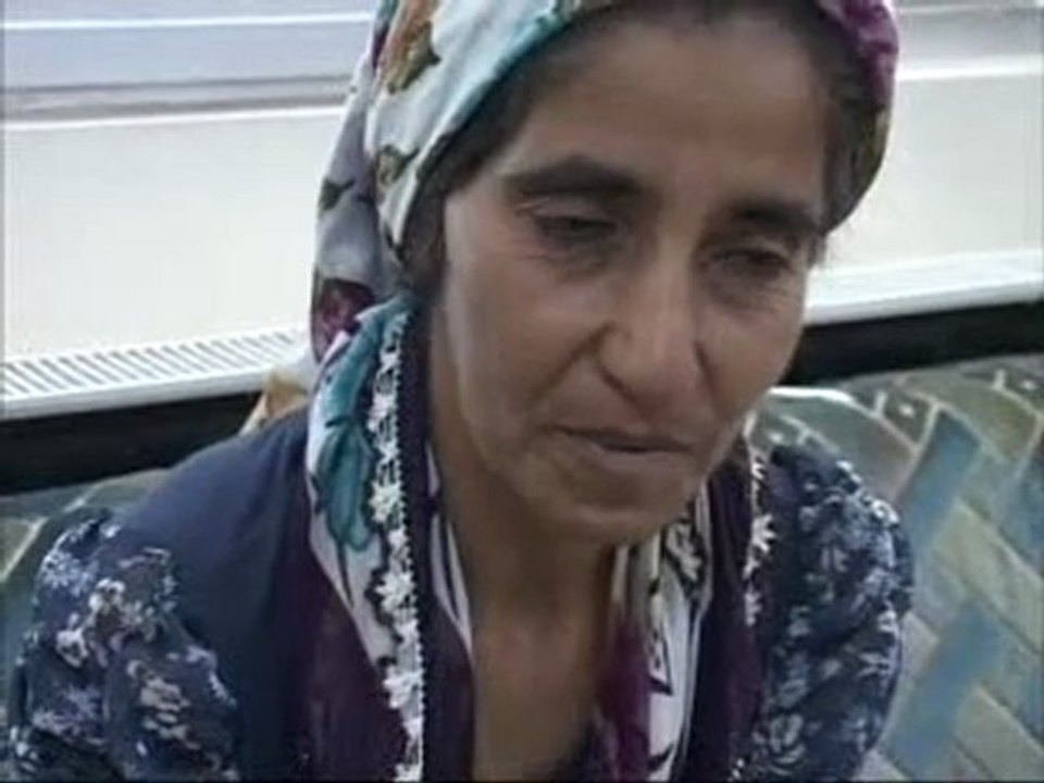 ANNE_KIZINI_ARIYOR