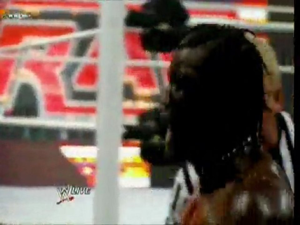Falls Count Anywhere Match: John Morrison vs R-Truth - WWE Raw 15.08.11r.