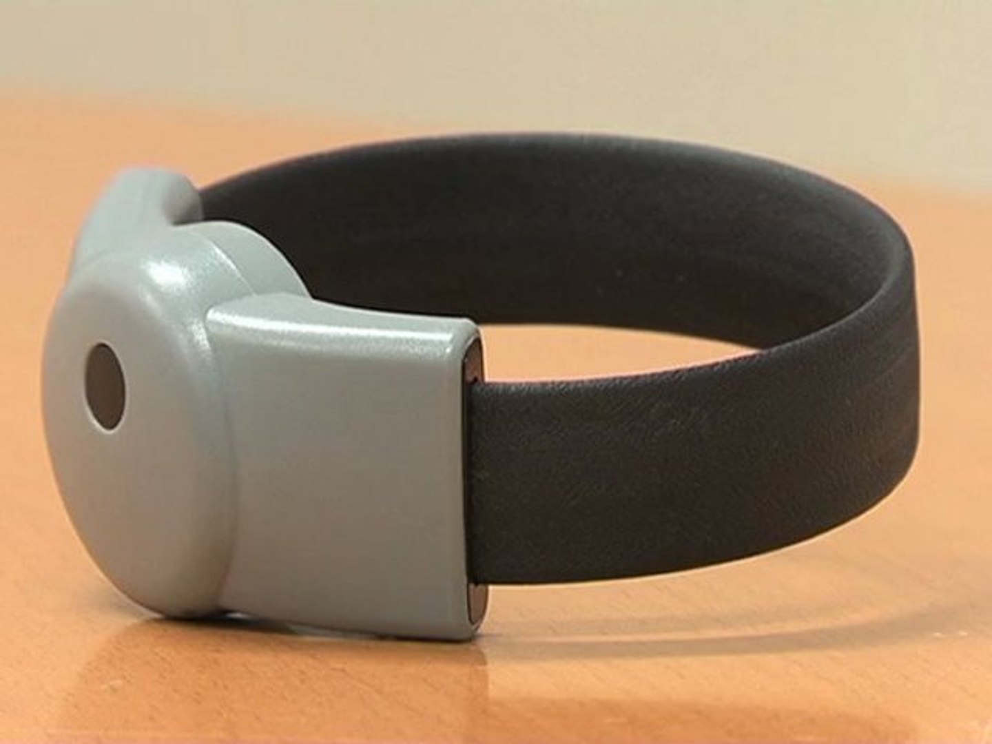 Bracelet Electronique Une Alternative A L Incarceration Video Dailymotion