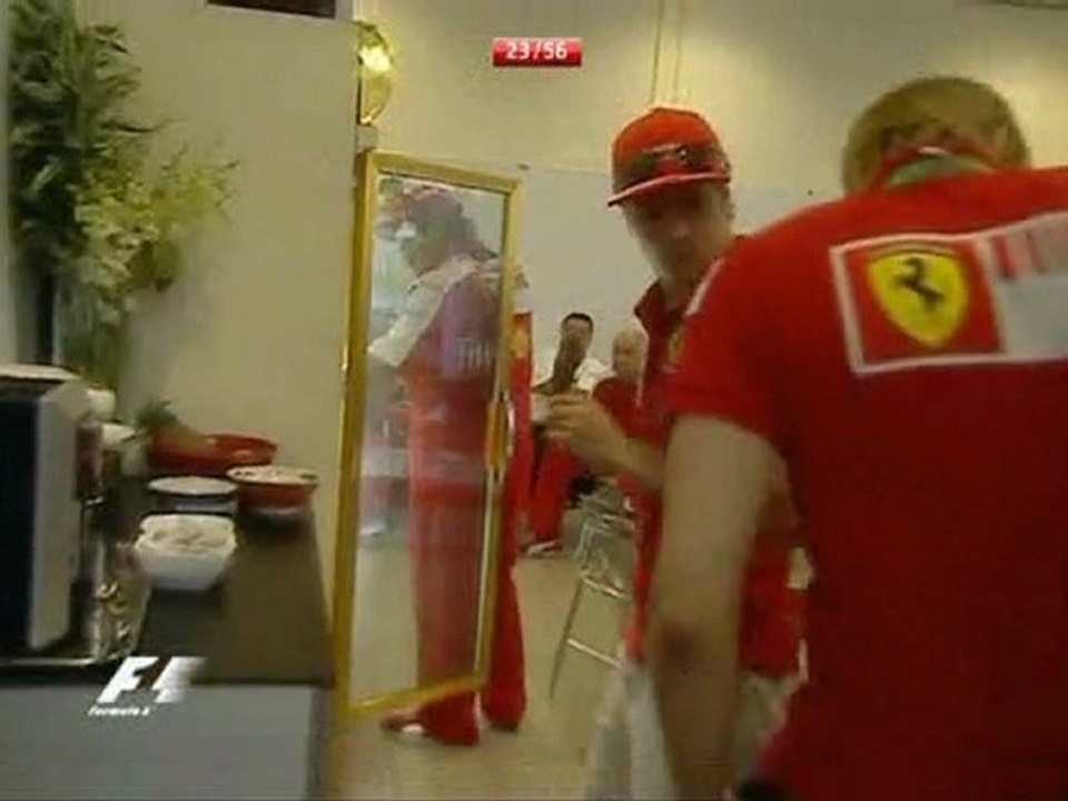 Iceman Kimi Räikkönen eating Ice-Cream
