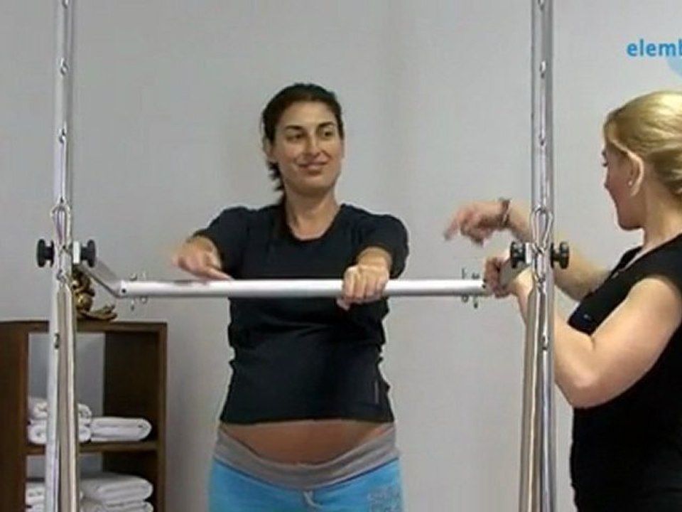 Pilates embarazada. Ejercicio para estirar los brazos