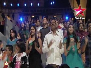 Hrithik Roshan Sings 'Saare Jahaan Se Achcha' 🇮🇳