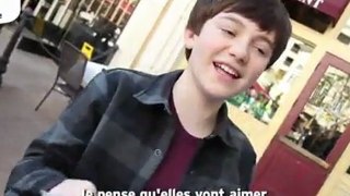 Greyson Chance réserve une surprise à une fan Universal Mobile