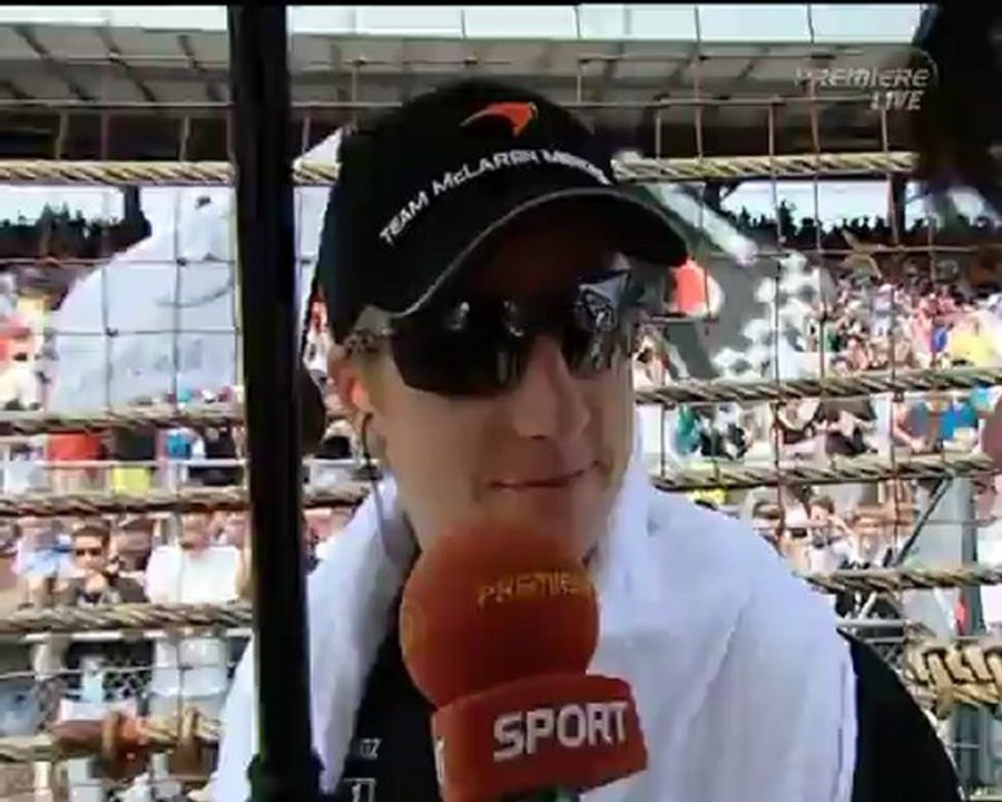 Reporter trying to interview Kimi Räikkönen