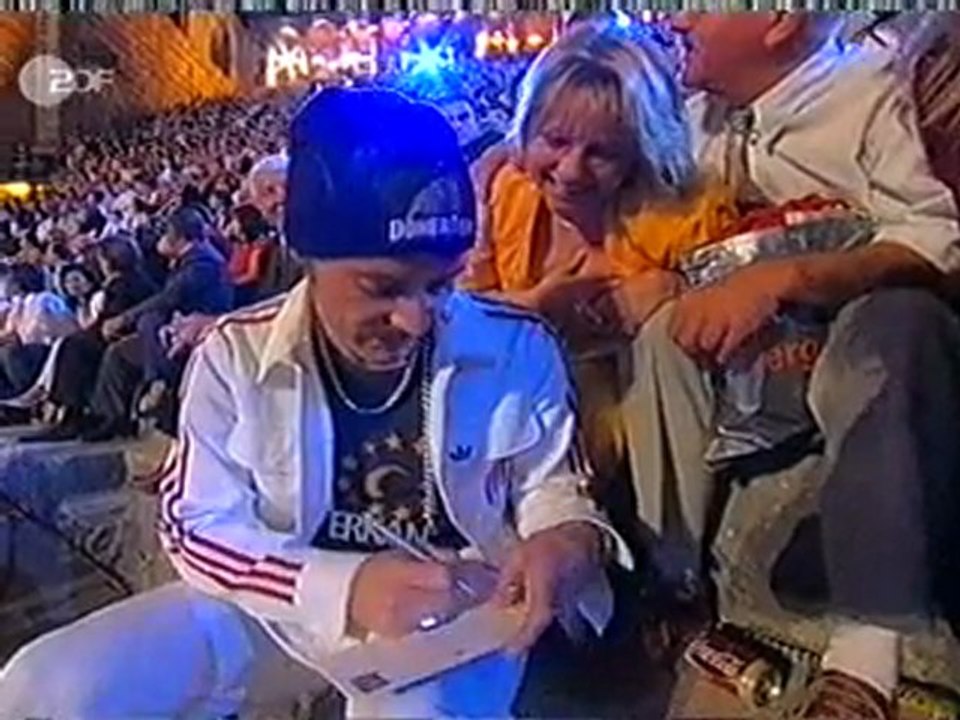 Kimi räikkönen meets paris hilton at wetten dass show