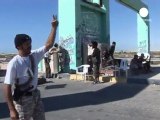 Libyan rebels under fire in Zawiyah