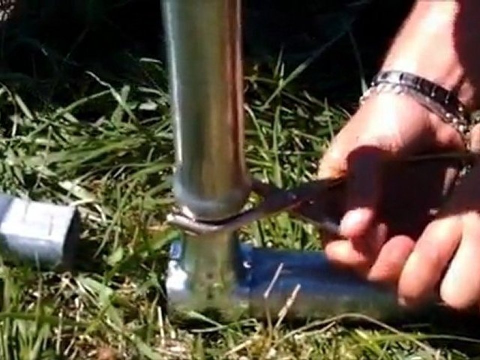 Monter un trampoline : Pièce de jonction en T