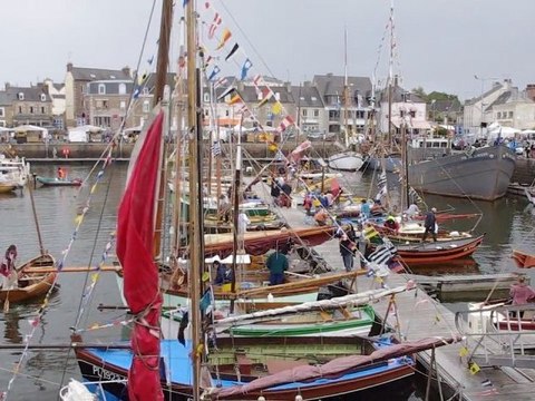 Paimpol 2011 - Le festival du Chant de Marin anime le port