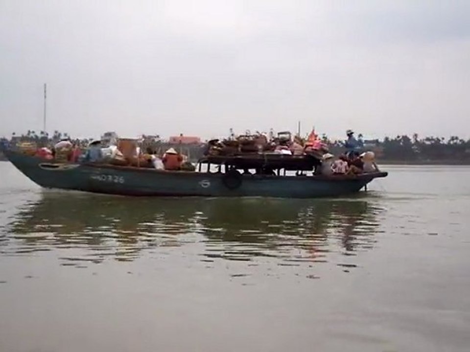 Sur le fleuve, Hoi han, Viêt Nam