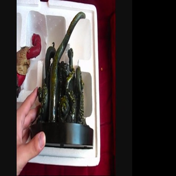 Randy Bowen's Hellboy Statue