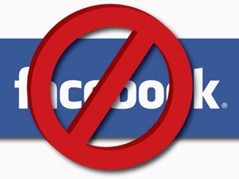 1460 JOURS DE PRISON POUR DEUX COMMENTAIRES SUR FACEBOOK EMEUTES ANGLETERRE
