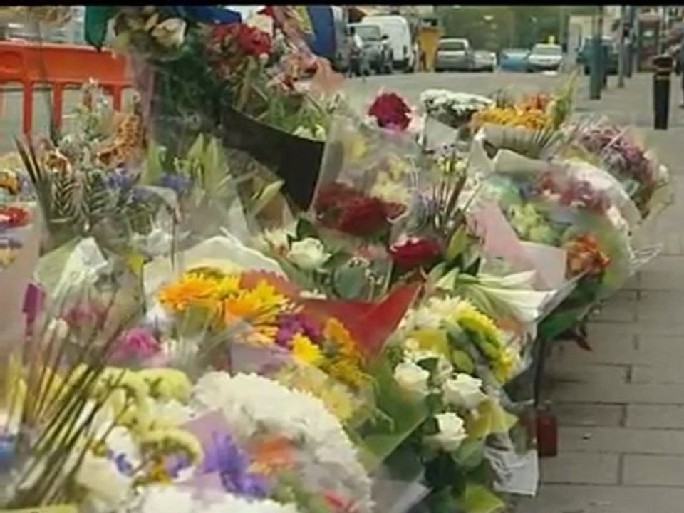 Thousands gather to remember riot car victims