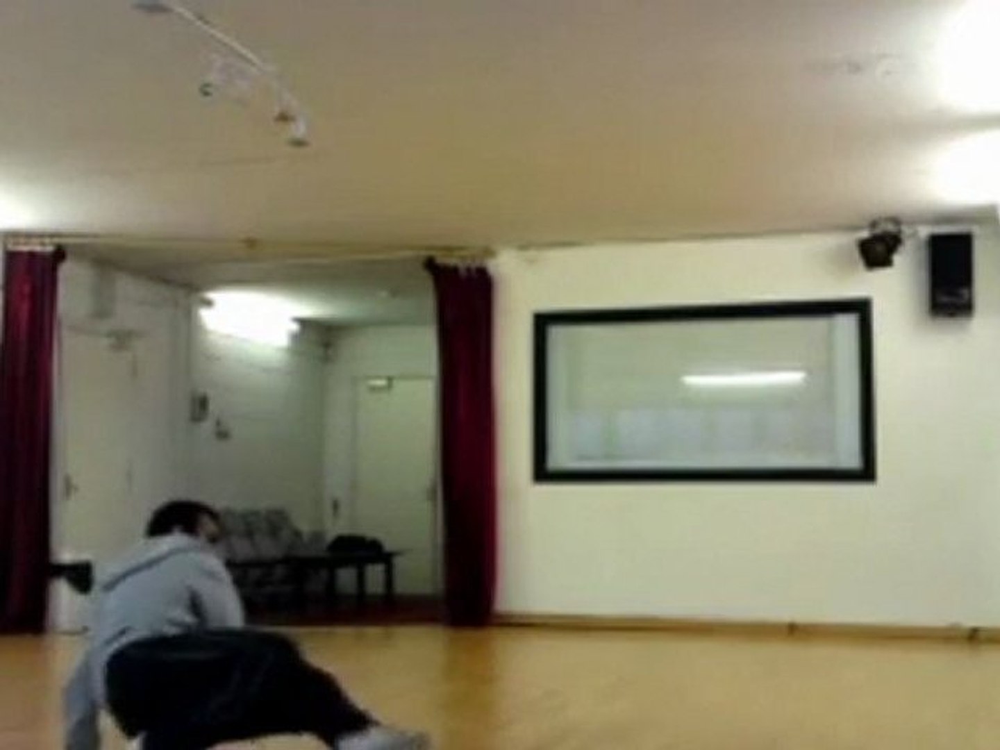 ⁣My dance practise compiliation (Breaking, popping and C-Walking)
